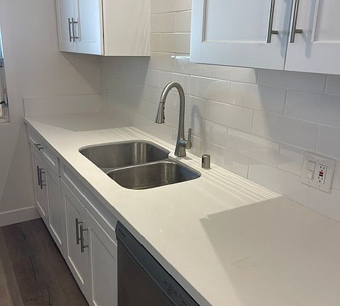 5th image of 1256 Brockton Ave