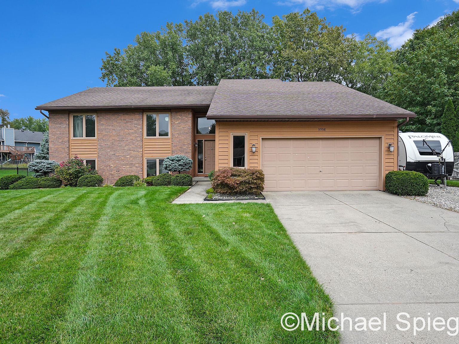 5958 Stonyhill Ln SE, Kentwood, MI 49508 MLS 23136046 Zillow