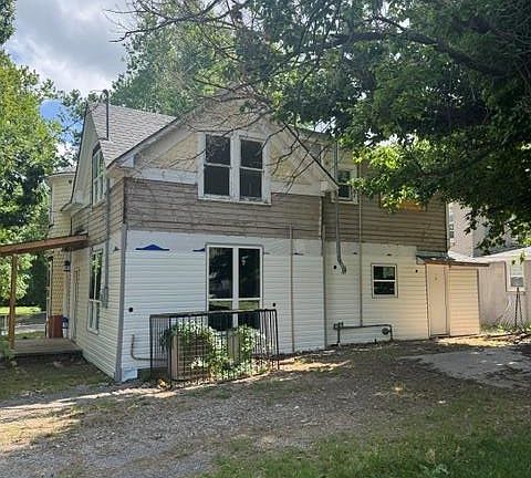 4th image of 602 N Bell Ave