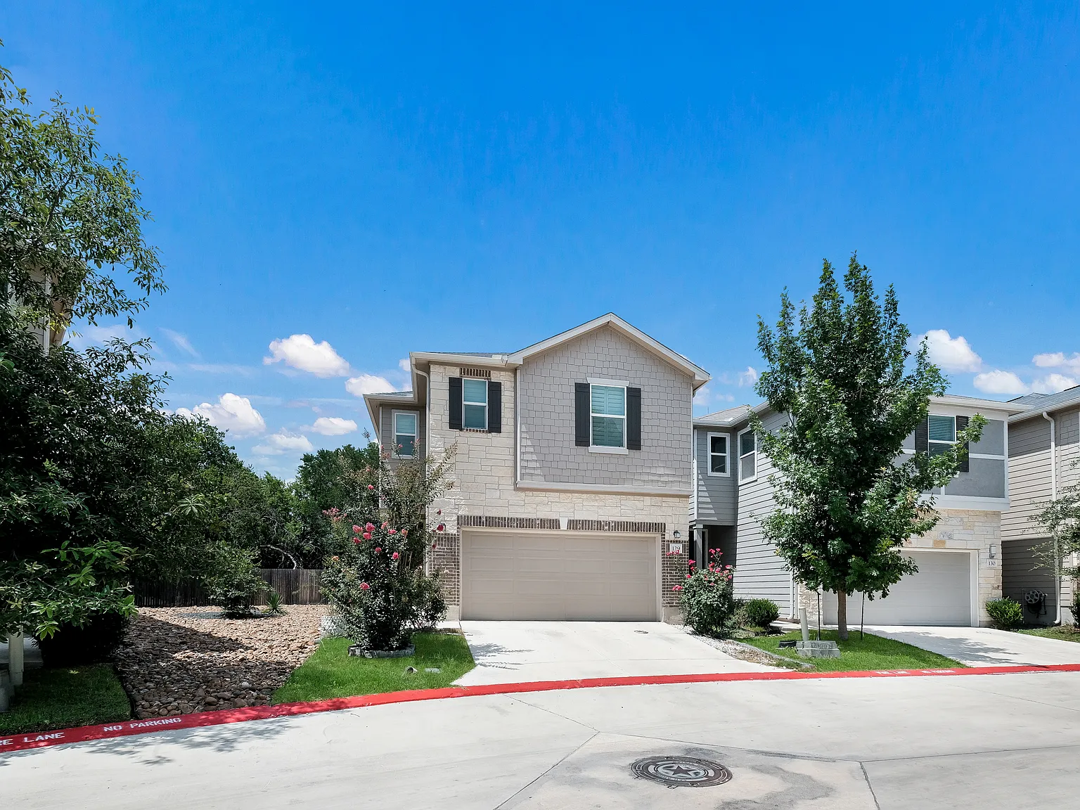 3 bed, 2.5 bath, 1860 sqft, $2,050 — Photo 2