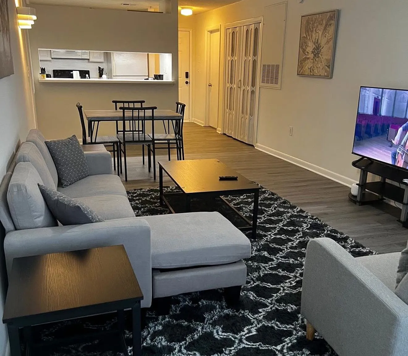 4 bed, 1200 sqft, $700 — Photo 1