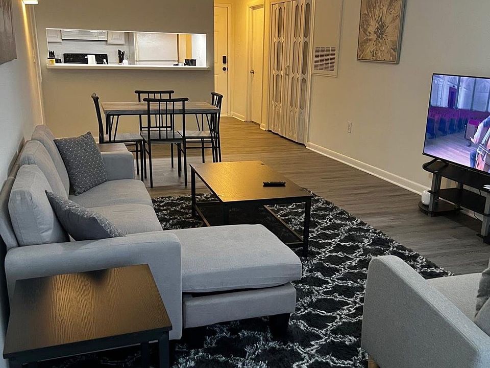 1st image of 1420 Collegiate Cir