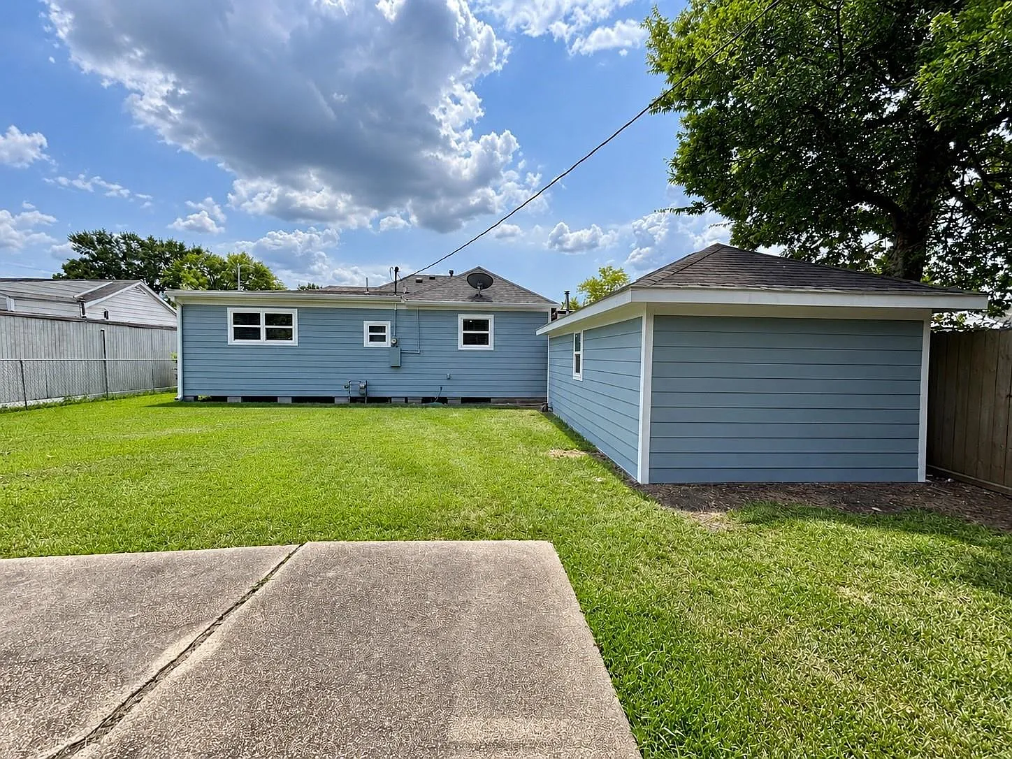 3 bed, 2.0 bath, 1400 sqft, $1,900 — Photo 3