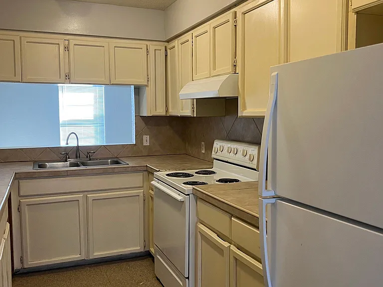 3614 Crestbrook Ct #3 — Photo 9