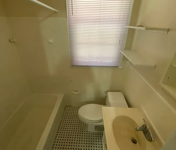 4012 Calvert St NW #1B — Photo 8