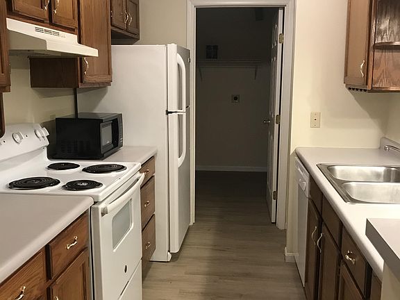 4th image of 7636 Shawnee Ln APT 208