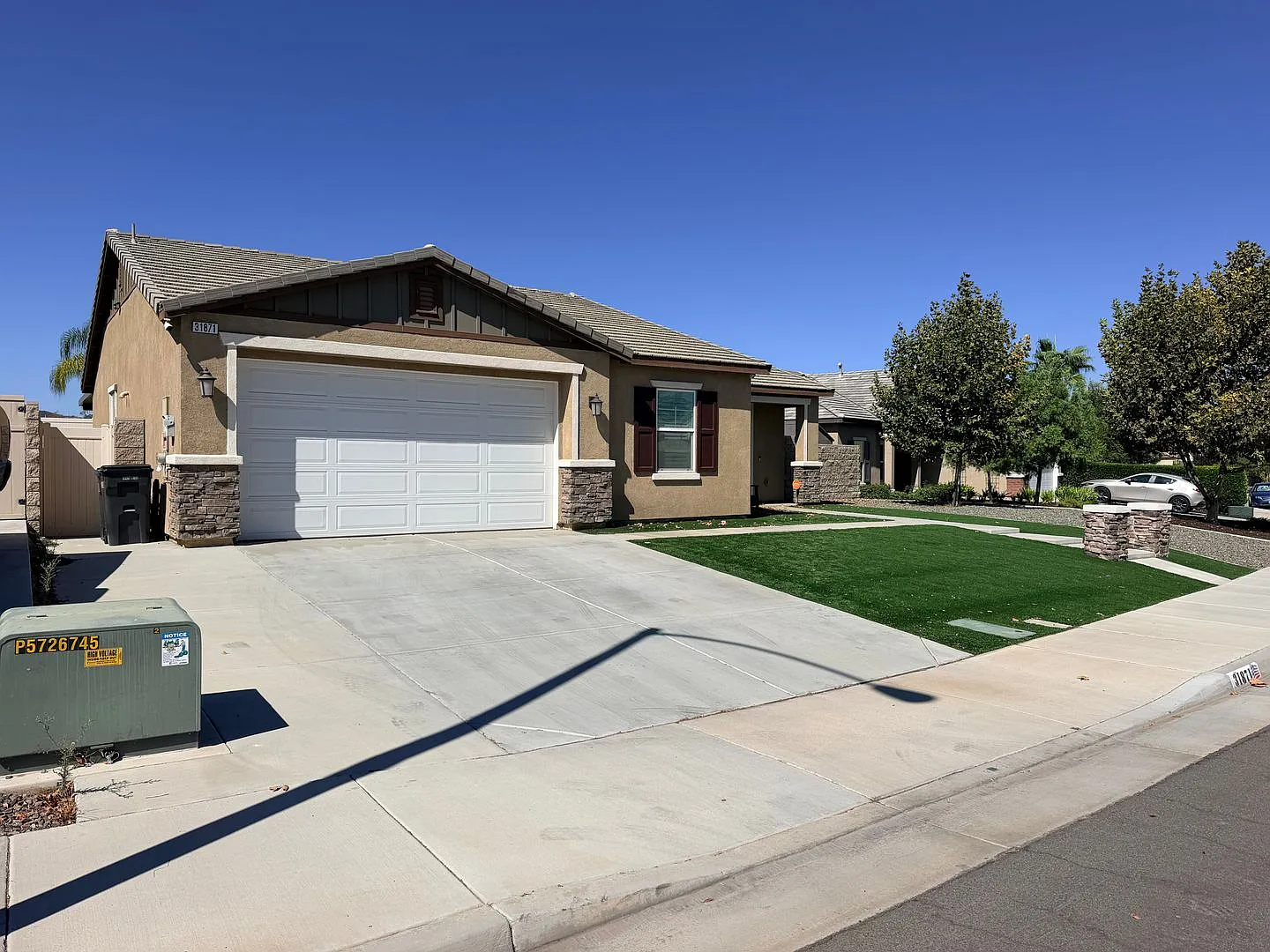 Modern Single-Story 4-Bedroom Home in Menifee — Photo 1