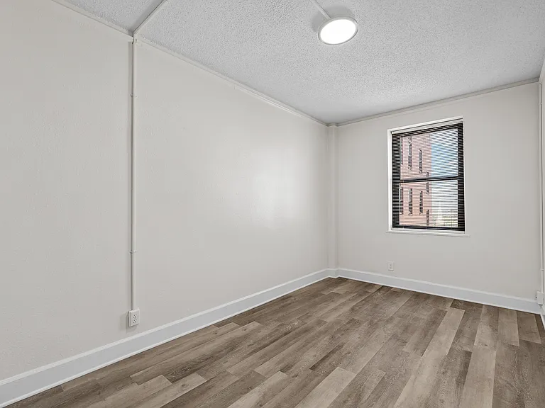 Fairmont Tower Apartments — Photo 39