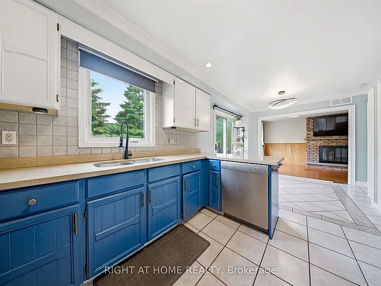 29 Sunforest Dr — Photo 25