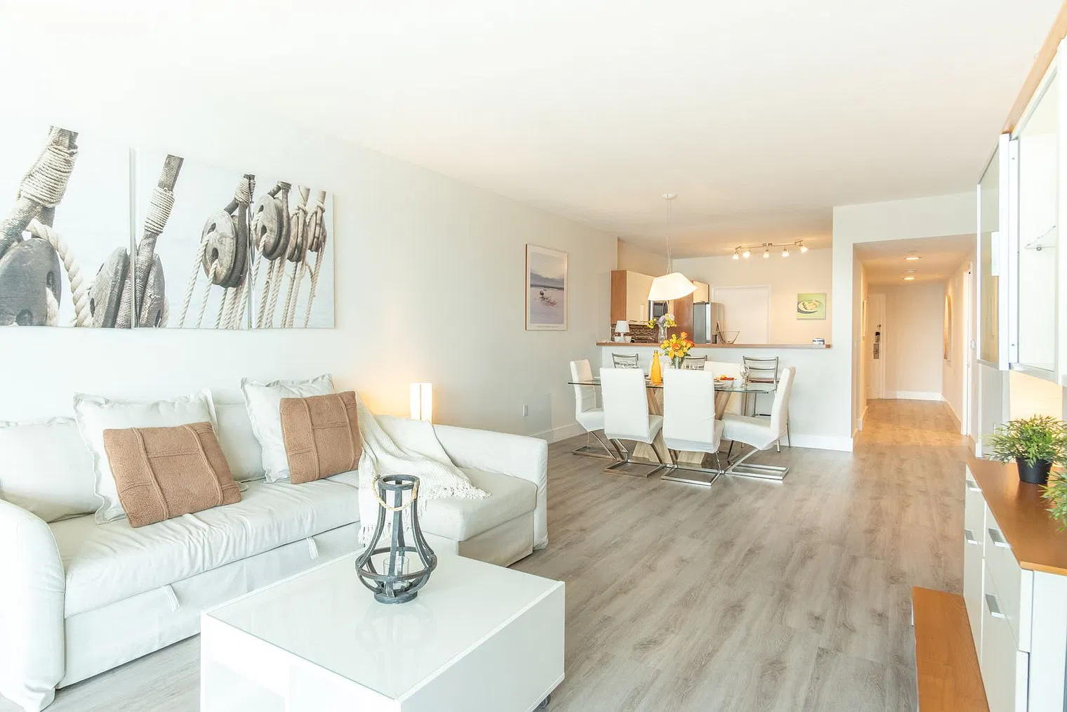 2 bed, 2.0 bath, 1194 sqft, $9,780 — Photo 2