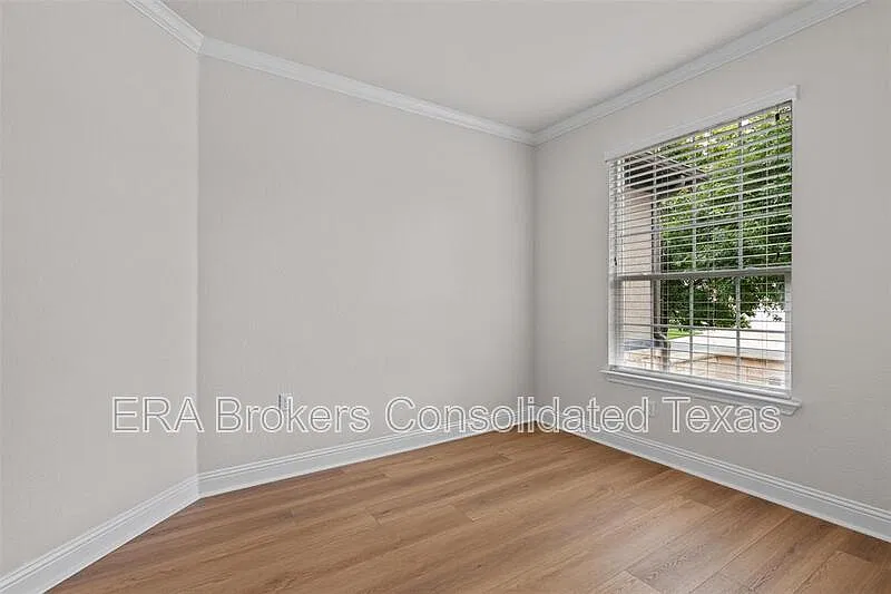 4 bed, 2.5 bath, 2853 sqft, $3,100 — Photo 3