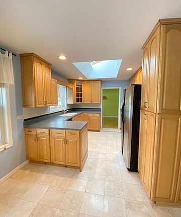 4th image of 75 Oakwood Ln