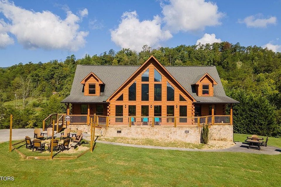 1st image of 2715 Dayne Dr