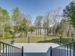 527 Arrow Reed Rd, Surry, VA 23883