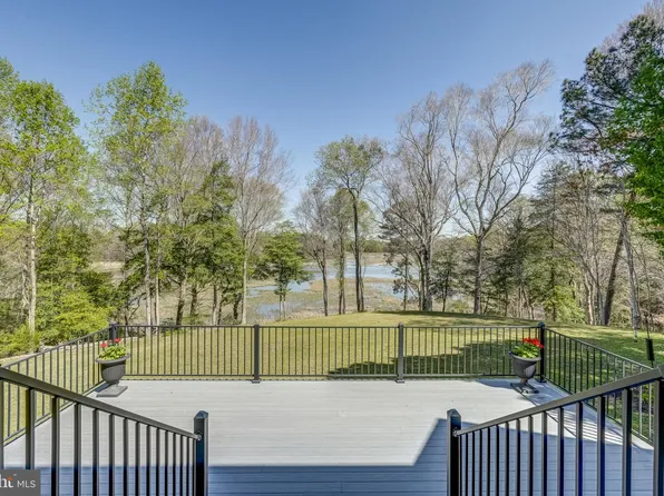 527 Arrow Reed Rd, Surry, VA 23883