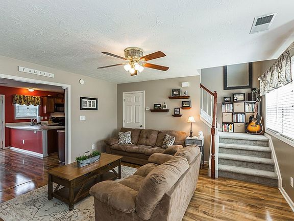 4th image of 216 Primrose Cir