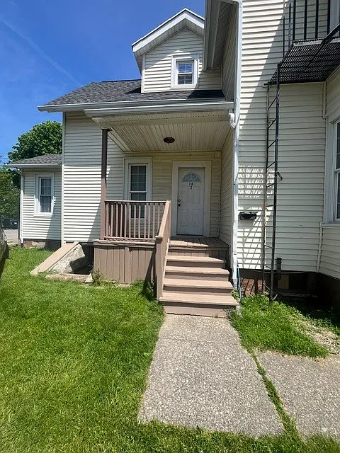 18 Phelps Ave #3