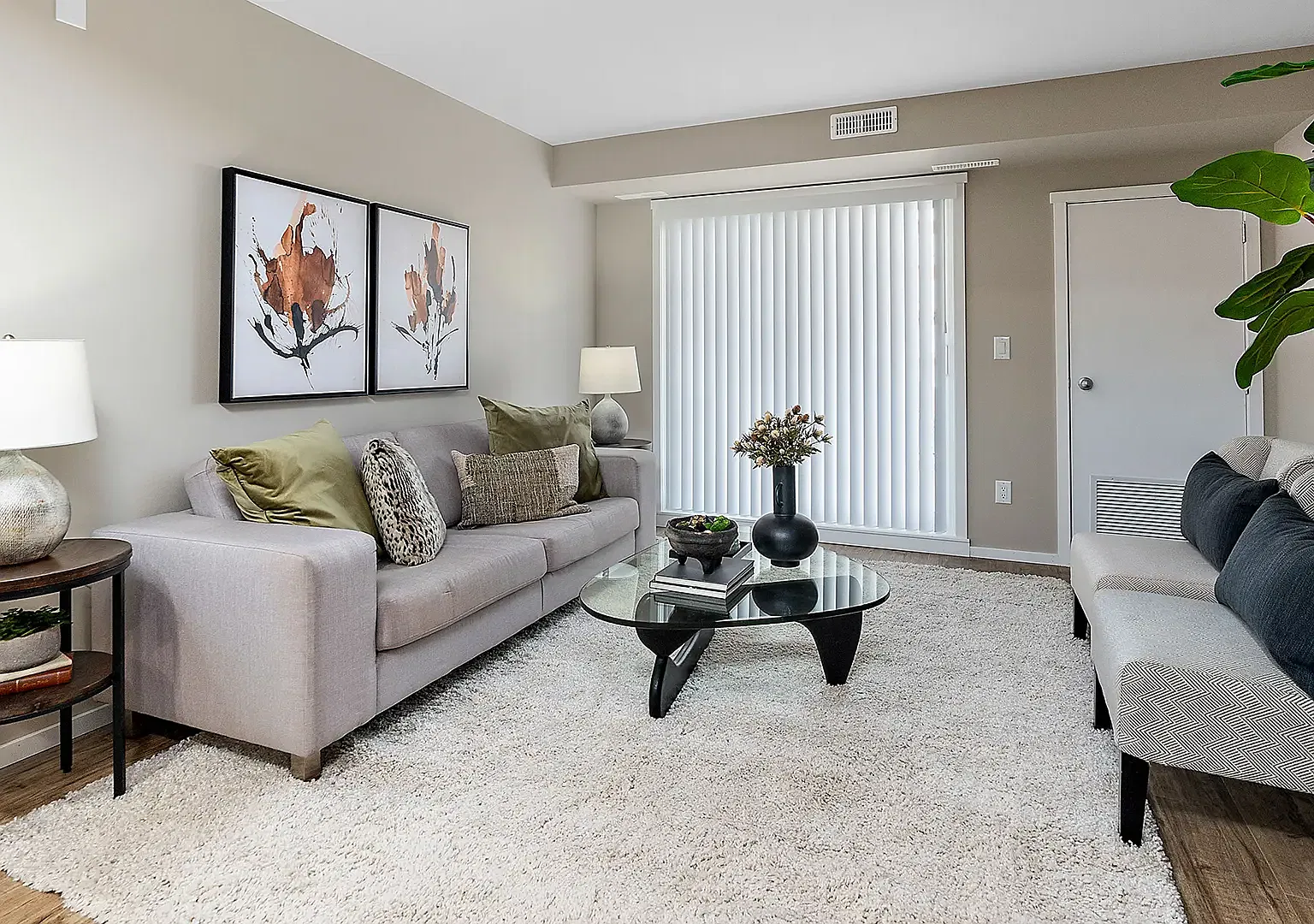 Jardin Apartments — Photo 4