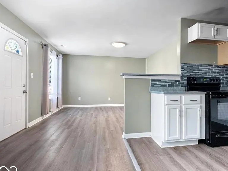3125 N Bancroft St — Photo 2
