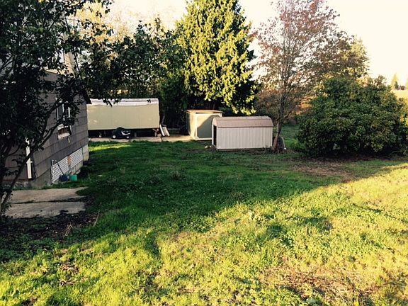 4th image of 10915 Fruitland Ave E