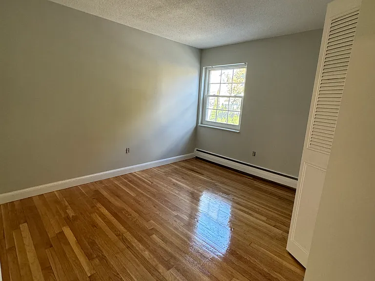 17 Creesy St — Photo 10