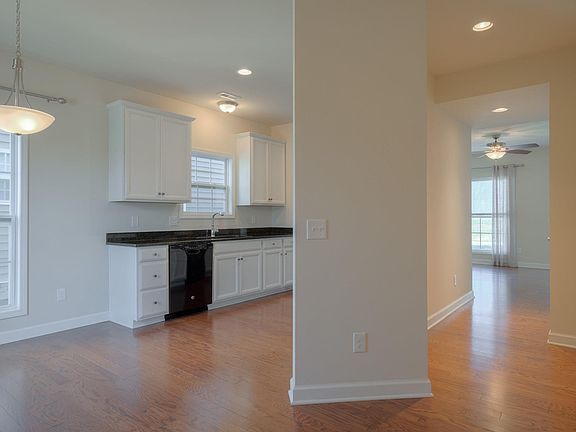 4th image of 205 Phoenix Blvd NW