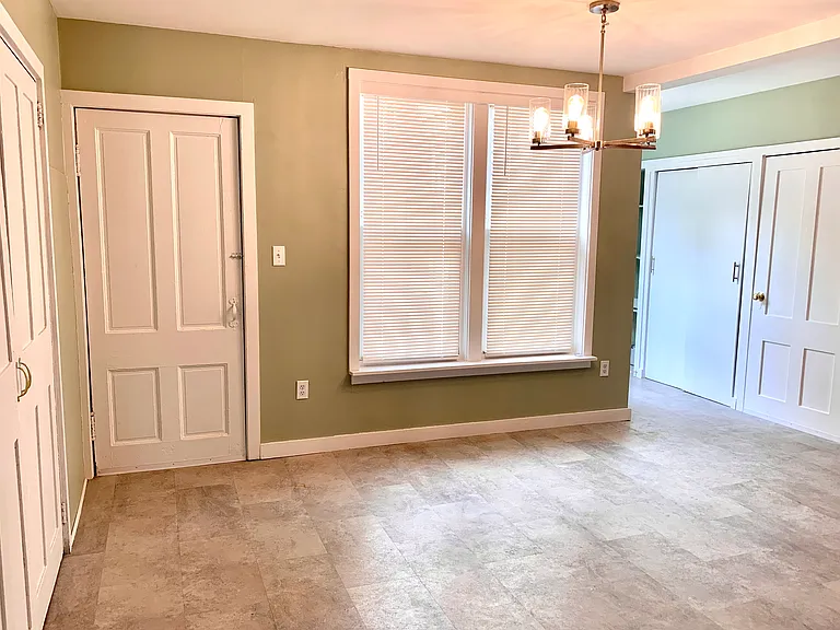 Eat-in kitchen area