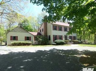 10 Northfield Ln, Saint James, NY 11780