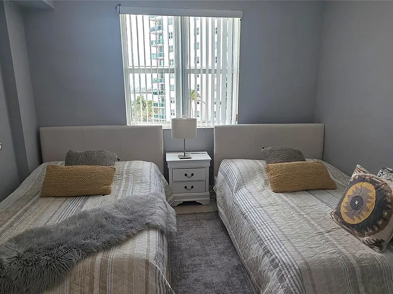 7900 Harbor Island Dr #806 — Photo 7