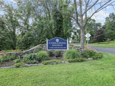 75 S Lake Shore Dr, Brookfield, CT, 06804