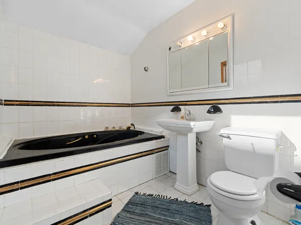 2452 East 74th Street image 19 of 27