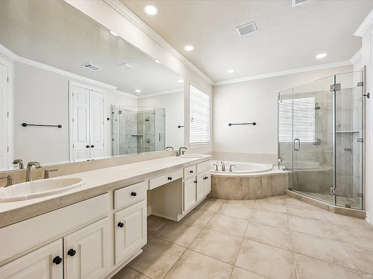 2210 Bywater Dr — Photo 31