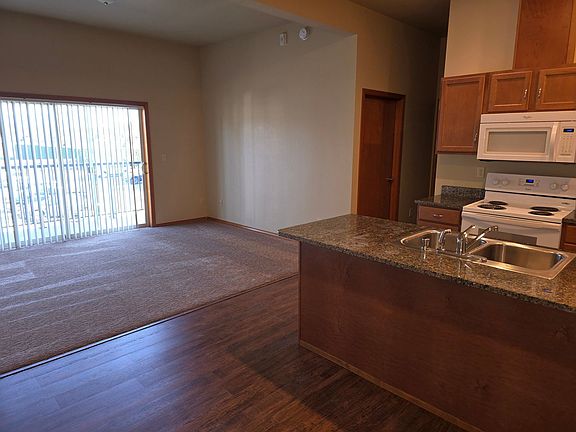 2nd image of 2202 Mercedes Dr #104