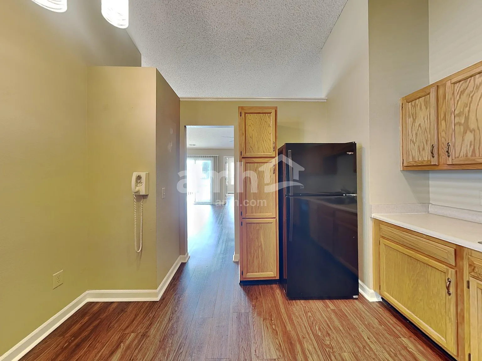 3 bed, 2.0 bath, 1301 sqft, $1,915 — Photo 4