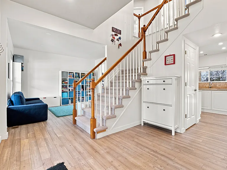 2445 Clayton Cir — Photo 5