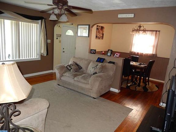 5th image of 7 Phyllis Dr