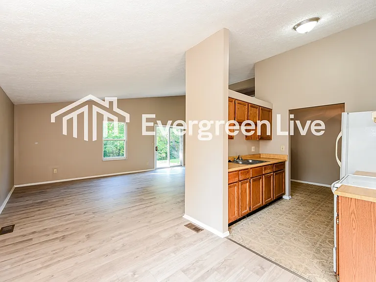 2976 Maureen Ct — Photo 5