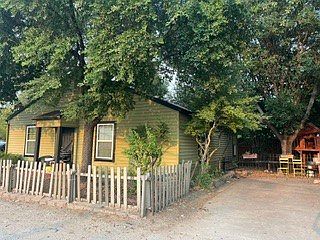 4th image of 901 Davis St