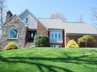 7716 Manslick Rd, Louisville, KY 40214