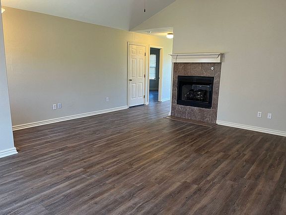 3rd image of 561 Tamarron Dr