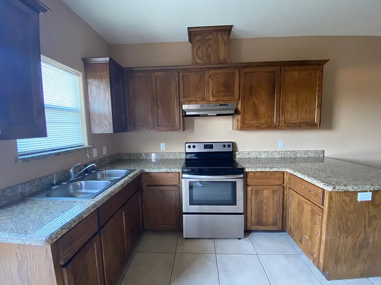 1112 Eisenhower St #H — Photo 13