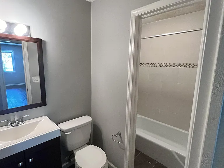 4130-4132 Fisher St #4132-7 — Photo 6