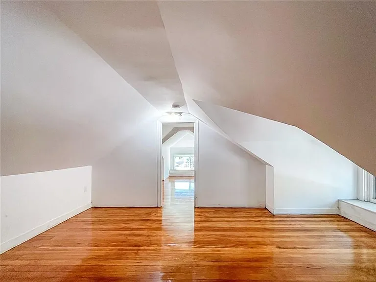183 Narragansett St — Photo 15