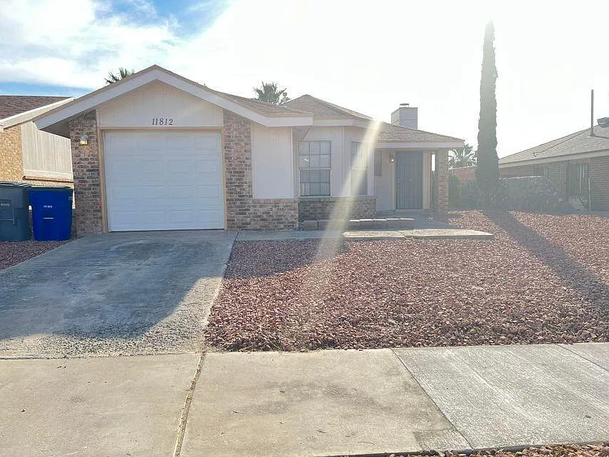 3 bed, 1.5 bath, 998 sqft, $1,450 — Photo 2