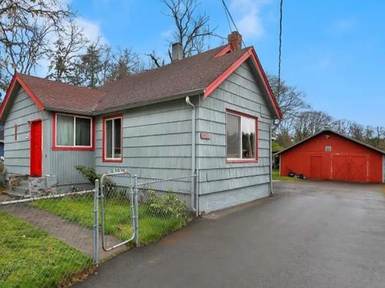14431 Washington Ave SW — Photo 2