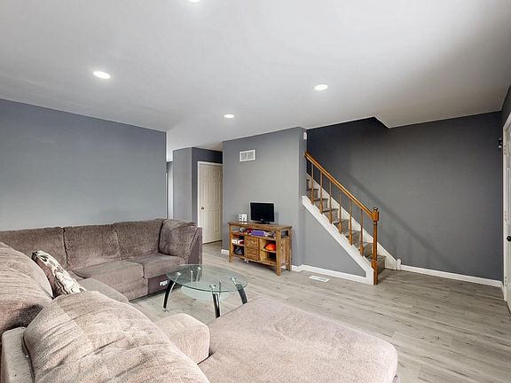 4th image of 85 Mackenzie Ct