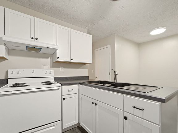 2nd image of 131-194 Sycamore Ct #142