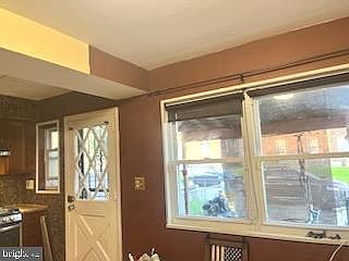 5th image of 3747 Schleicher Ave