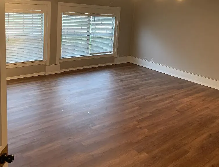 2531 Linden Ave — Photo 8