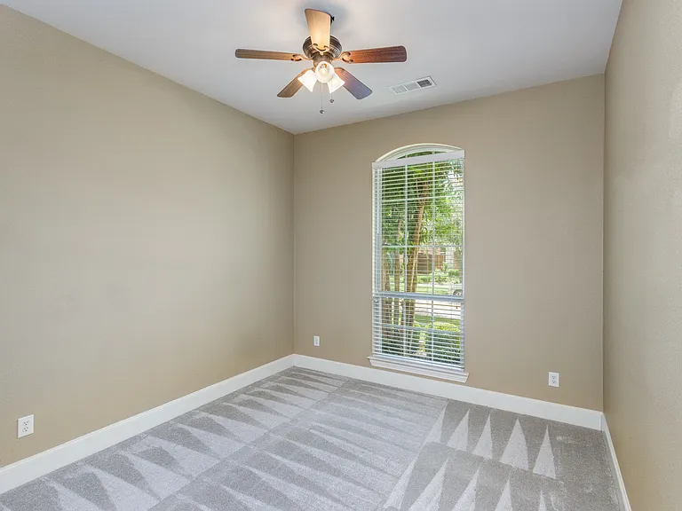 13336 Thornton Dr — Photo 22